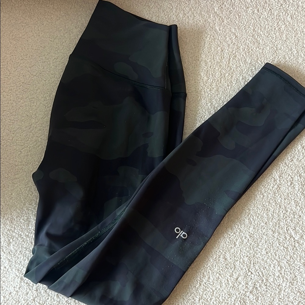 ALO Yoga Dark Camouflage Leggings